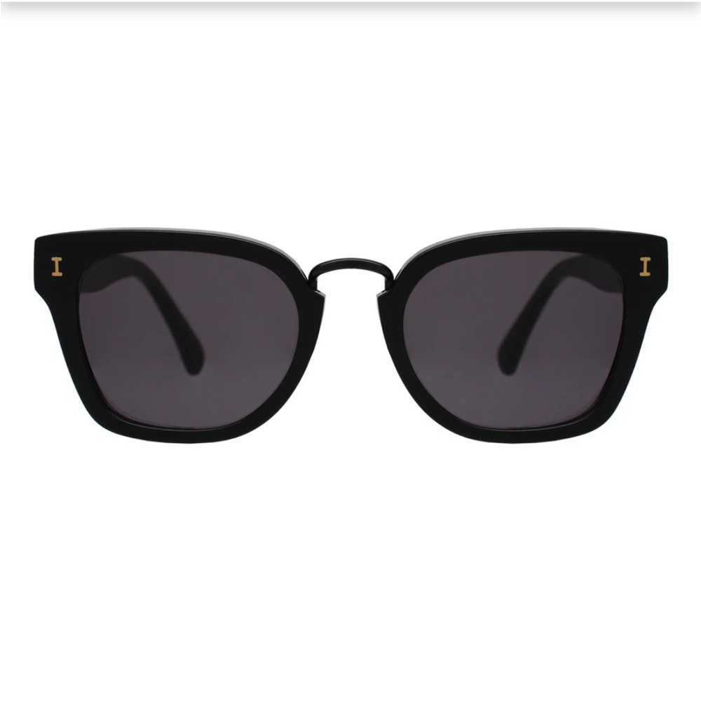 Illesteva Positano Sunglasses in Matte Black